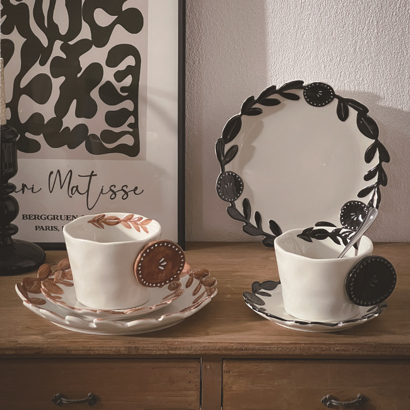 Japanese Retro Vine and Leaf Ceramic Coffee Cup Sets with Saucers, Creative Latte Art Cups, High-Value Water Cups